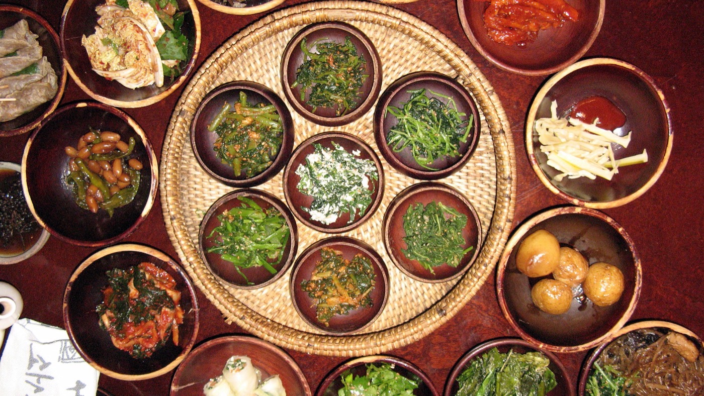 Un surtido de platos vegetarianos de la cocina de templo coreana